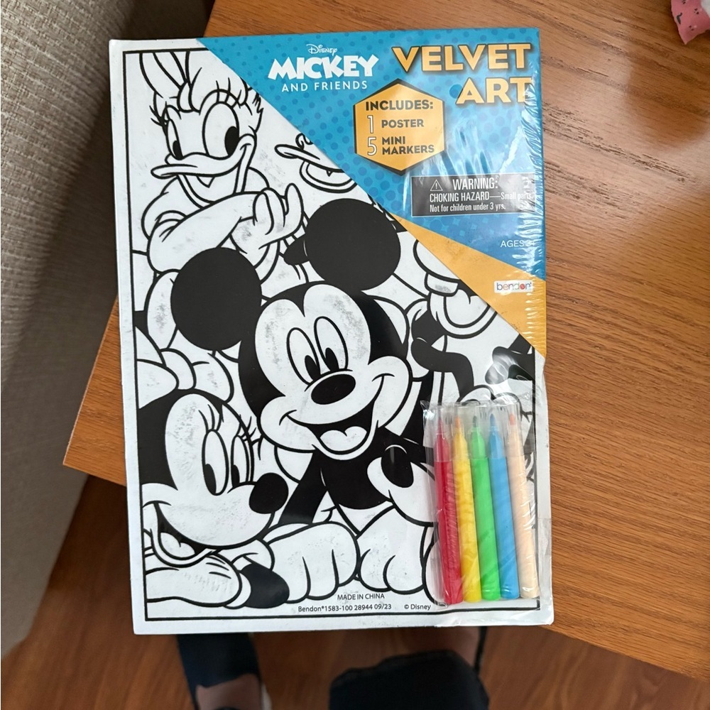 Disney Mickey and Friends Velvet Art Kit